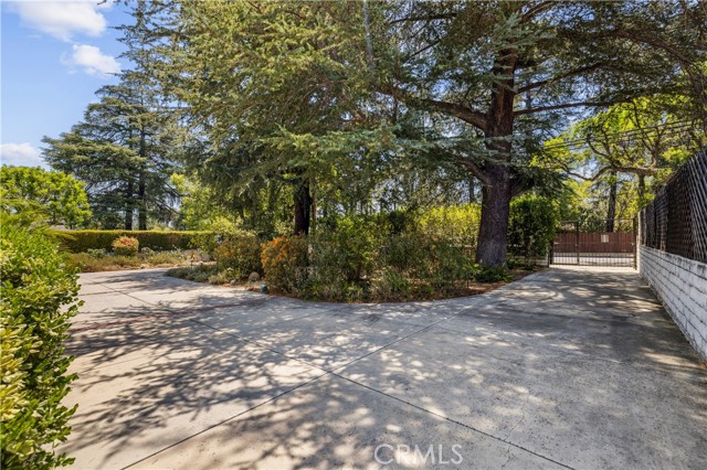 Detail Gallery Image 6 of 58 For 13621 Erwin St, Van Nuys,  CA 91401 - 4 Beds | 3 Baths