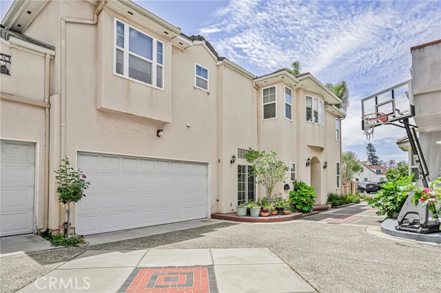 1034 Isabella Avenue, Coronado CA: https://media.crmls.org/medias/adf13dc1-d414-4f23-b6c0-a8e305f3d8f0.jpg