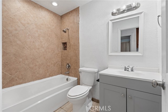 Detail Gallery Image 10 of 33 For 18891 Shoshonee Rd, Apple Valley,  CA 92307 - 3 Beds | 2 Baths