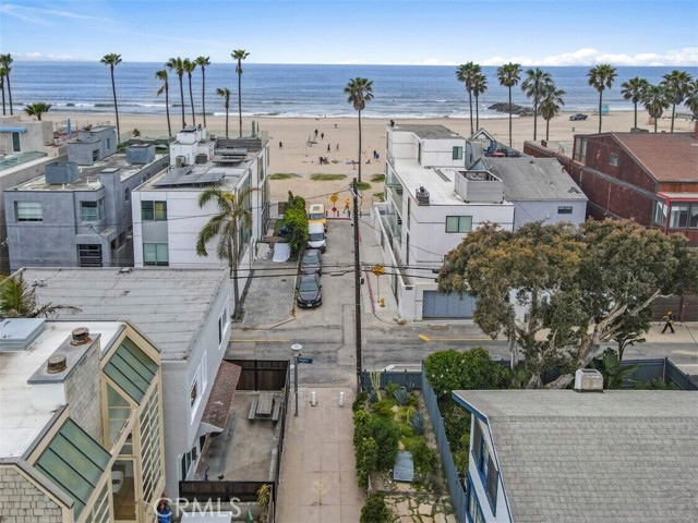 12 1/2 25th Place, Venice CA: https://media.crmls.org/medias/adf3f26a-0313-4651-b96b-61738e6f3b07.jpg