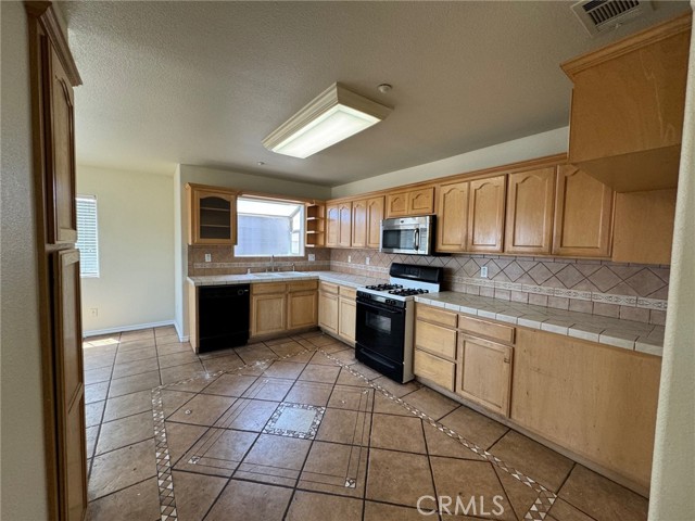 Detail Gallery Image 7 of 18 For 6687 Tokay Ave, Fontana,  CA 92336 - 4 Beds | 2 Baths
