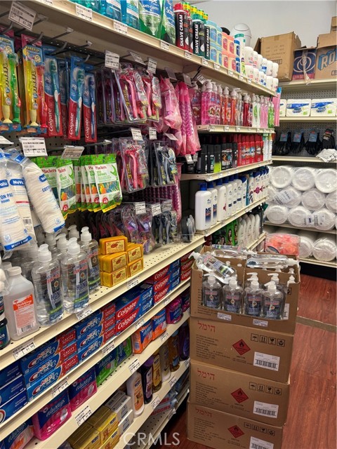 17480 Arrow Boulevard, Fontana CA: https://media.crmls.org/medias/adf494e6-ccb8-491d-9fd8-49f9c56e34ba.jpg