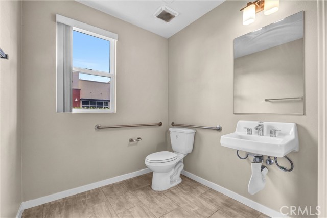 Detail Gallery Image 6 of 25 For 1602 W Artesia Sq a,  Gardena,  CA 90248 - 2 Beds | 2/1 Baths