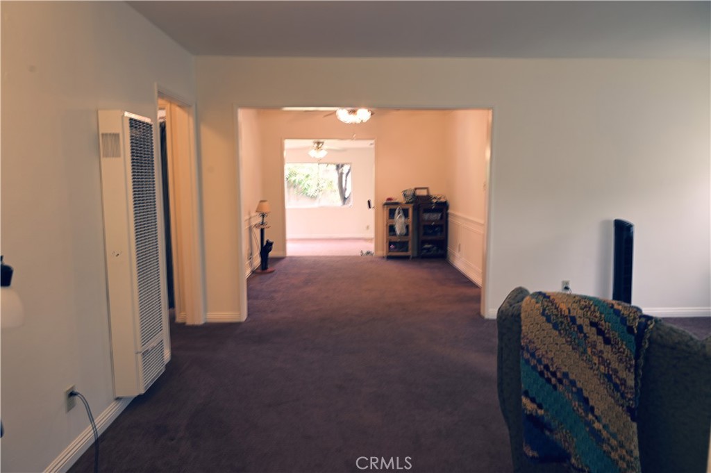 https://media.crmls.org/medias/adf4e50f-1fc2-454d-be39-be9181f08a26.jpg?preset=X-Large