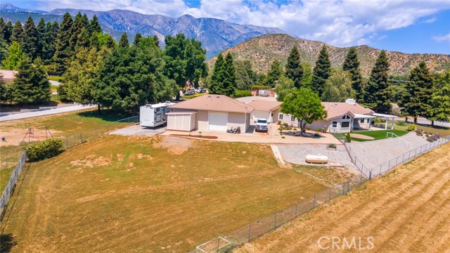 13288 Oak Crest Drive, Yucaipa CA: https://media.crmls.org/medias/adf4fede-3ba2-453d-95f8-6a7752071978.jpg