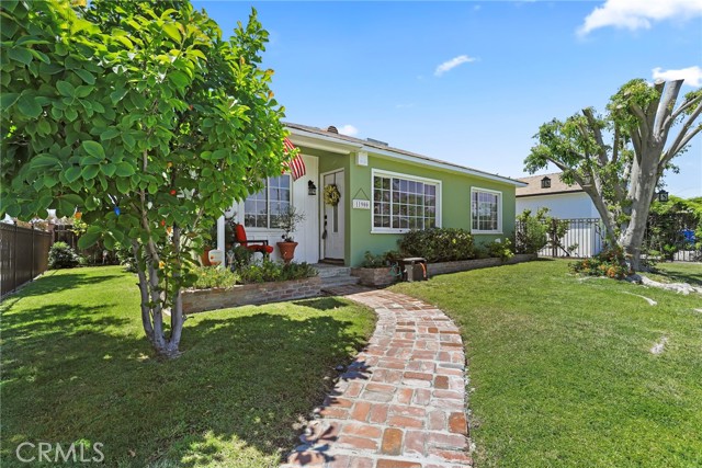 Detail Gallery Image 2 of 35 For 11900 Covello St, North Hollywood,  CA 91605 - 2 Beds | 2 Baths