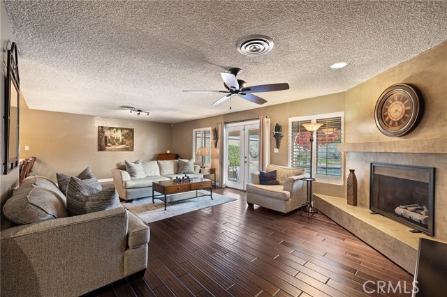 Detail Gallery Image 8 of 47 For 6001 Meadow Glen, Bakersfield,  CA 93306 - 3 Beds | 2 Baths