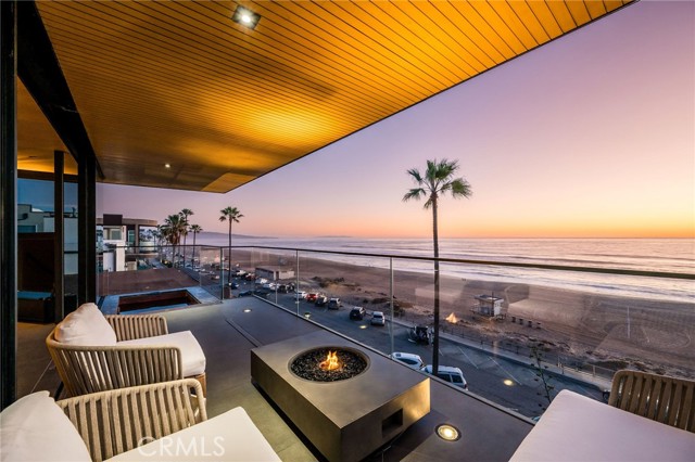 4320 The Strand, Manhattan Beach CA: https://media.crmls.org/medias/adf894d5-cb72-4e26-a6b8-3ca1369d8d63.jpg