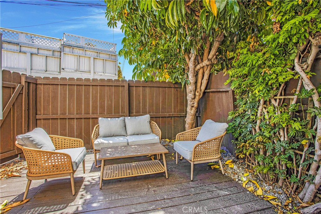 https://media.crmls.org/medias/adf8e265-7f9d-43d1-8631-e589c68ac65d.jpg?preset=X-Large