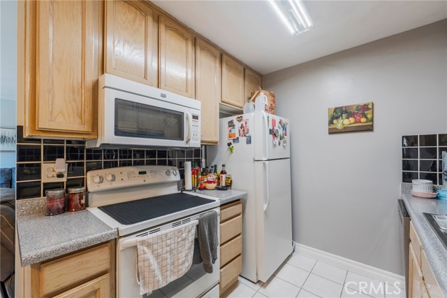 Detail Gallery Image 4 of 28 For 8710 Belford Avenue #106B,  Los Angeles,  CA 90045 - 1 Beds | 1 Baths
