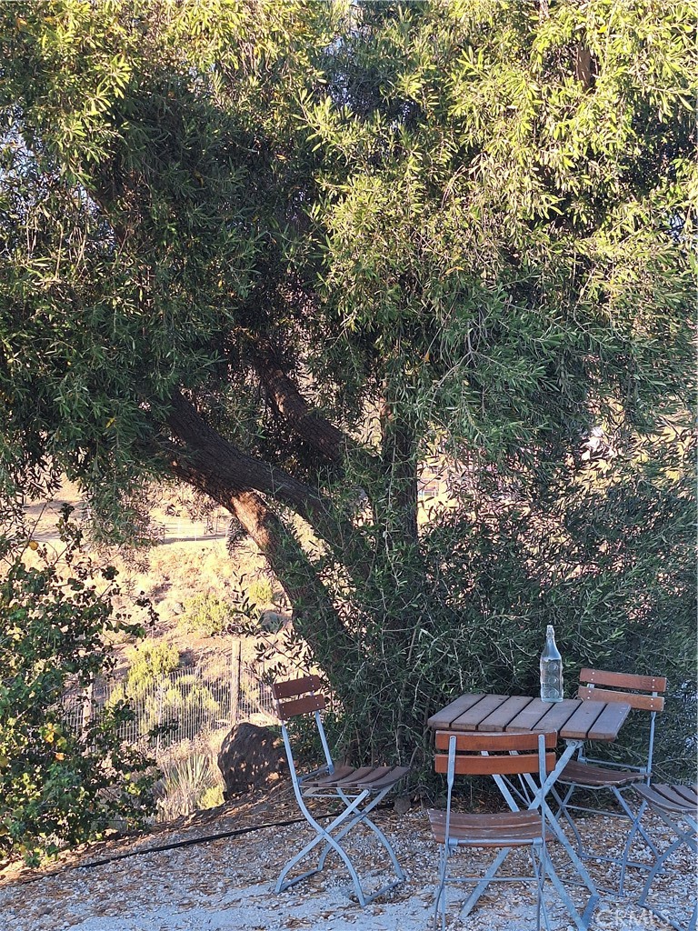 https://media.crmls.org/medias/adfb3a27-47ec-47c8-b389-867263c6521c.jpg?preset=X-Large