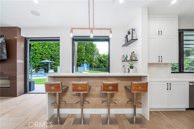 4706 Katherine Avenue, Sherman Oaks CA: https://media.crmls.org/medias/adfb7fed-3ba5-43d3-848a-3f25a398396e.jpg