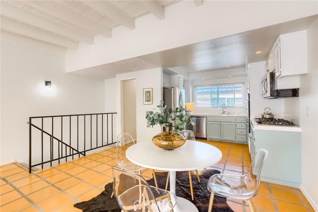 2217 Curtis Avenue, Redondo Beach, California 90278, 2 Bedrooms Bedrooms, ,1 BathroomBathrooms,Residential,Sold,Curtis,SB22069328