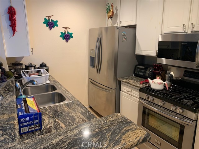 Detail Gallery Image 3 of 14 For 18645 Hatteras #263,  Tarzana,  CA 91356 - 2 Beds | 1 Baths