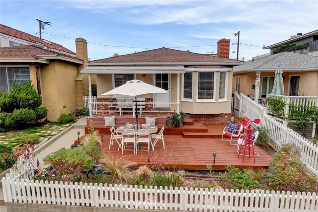 401 6th Street, Manhattan Beach, California 90266, 4 Bedrooms Bedrooms, ,1 BathroomBathrooms,Residential,Sold,6th,SB18178458