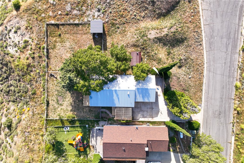 https://media.crmls.org/medias/adfcf0c0-4345-4632-9174-e72324e9f871.jpg?preset=X-Large