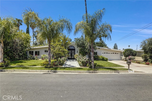 5115 Boda Pl, Woodland Hills CA: https://media.crmls.org/medias/adfe0d04-a23f-43b7-ad57-e0726fc544d4.jpg