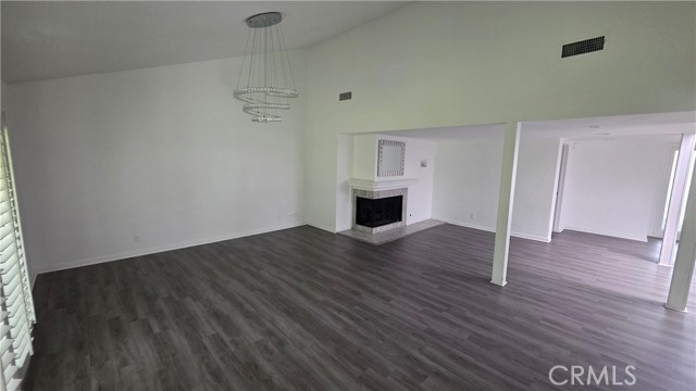 Detail Gallery Image 8 of 24 For 10126 Vanalden, Northridge,  CA 91324 - 4 Beds | 3 Baths