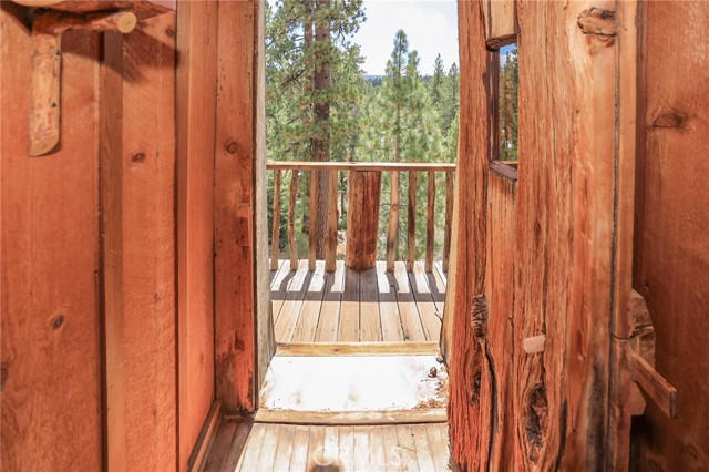 Detail Gallery Image 26 of 47 For 39342 Mohawk Dr, Fawnskin,  CA 92333 - 4 Beds | 2 Baths