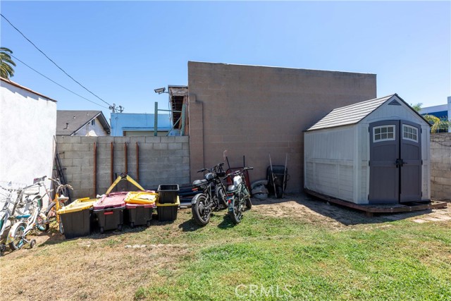 2625 Myrtle Ave, Signal Hill CA: https://media.crmls.org/medias/adff94c4-dbae-4818-98a2-a6ed442567e3.jpg