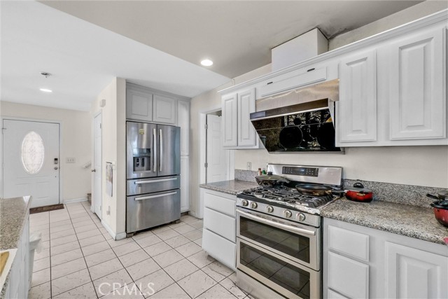 Detail Gallery Image 11 of 26 For 1451 W 10th St, Pomona,  CA 91766 - 4 Beds | 3 Baths