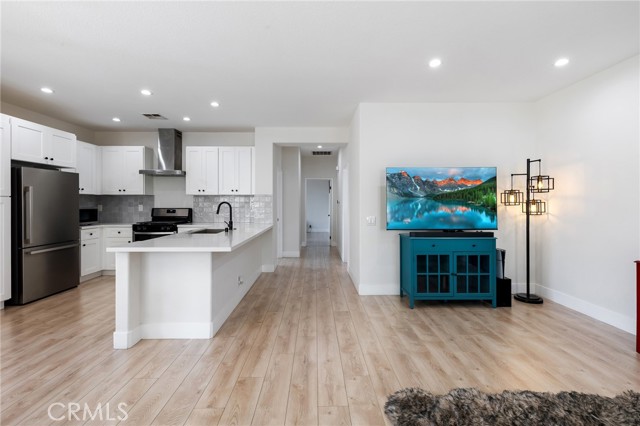 Detail Gallery Image 2 of 45 For 1200 Evergreen Ct, Carson,  CA 90746 - 2 Beds | 2 Baths