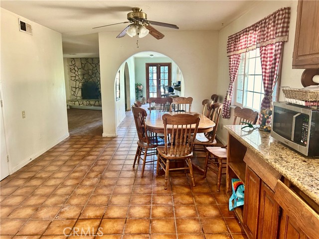 Detail Gallery Image 6 of 26 For 35780 Eureka Ave, Yucaipa,  CA 92399 - 6 Beds | 3 Baths