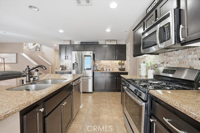 Detail Gallery Image 8 of 43 For 1411 Chinaberry, Beaumont,  CA 92223 - 4 Beds | 3 Baths