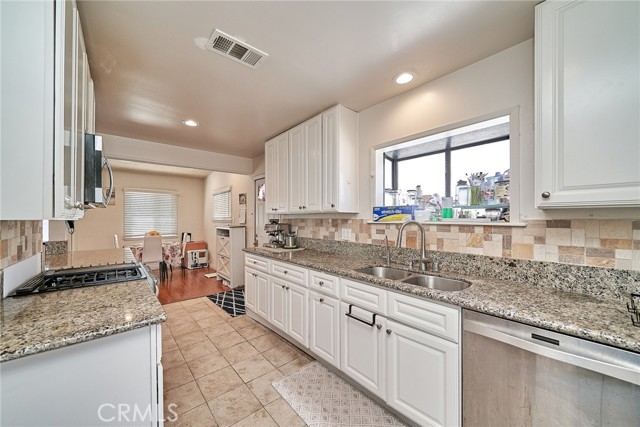 Detail Gallery Image 3 of 41 For 20017 Bernist Ave, Torrance,  CA 90503 - 3 Beds | 1 Baths