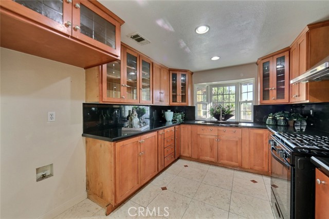 Detail Gallery Image 13 of 27 For 25252 Delphinium Ave, Moreno Valley,  CA 92553 - 4 Beds | 2 Baths
