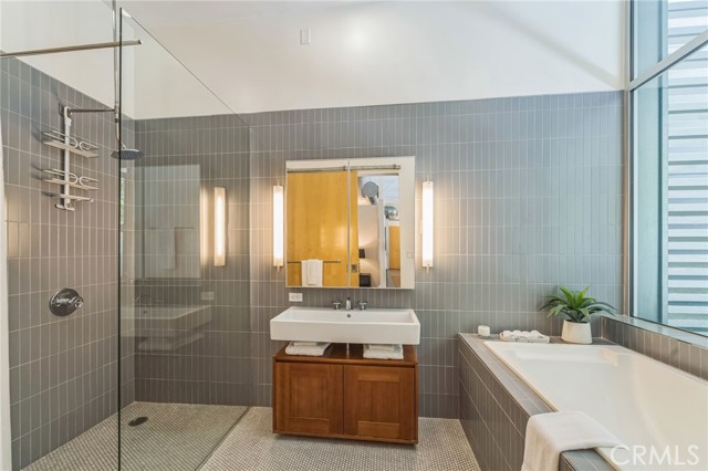 4080 Glencoe, Marina del Rey CA: https://media.crmls.org/medias/ae03514d-bcdd-4048-a89f-d5d00ea3b3d6.jpg