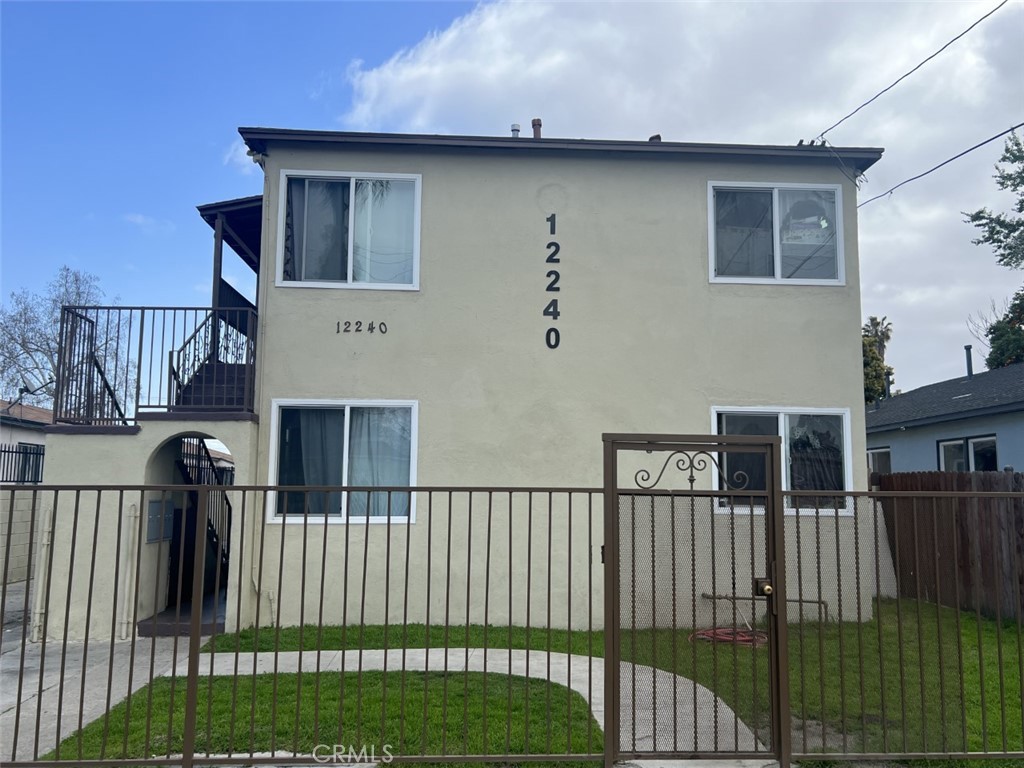 12240 Santa Fe Avenue, Lynwood, CA 90262