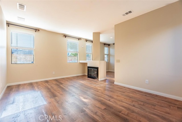 Detail Gallery Image 4 of 42 For 27807 Crown Court Cir #3,  Valencia,  CA 91354 - 3 Beds | 2/1 Baths