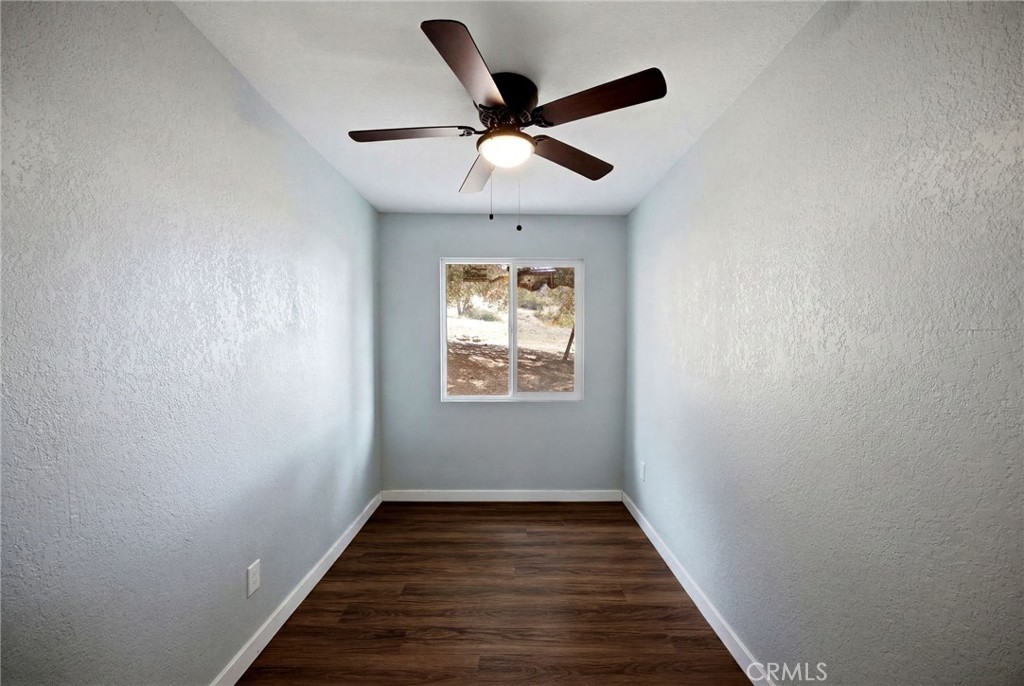 https://media.crmls.org/medias/ae052a59-f104-4882-a2af-d518ad0610c0.jpg?preset=X-Large