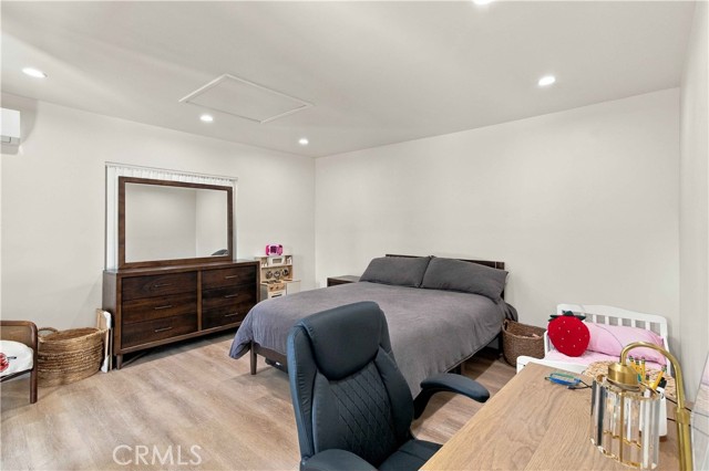 8633 Zelzah photo 32