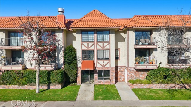 Detail Gallery Image 8 of 58 For 11127 La Maida #9,  North Hollywood,  CA 91601 - 3 Beds | 2/1 Baths