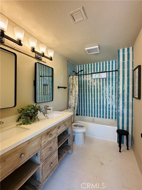 Front Image Thumbnail for CROC26062334