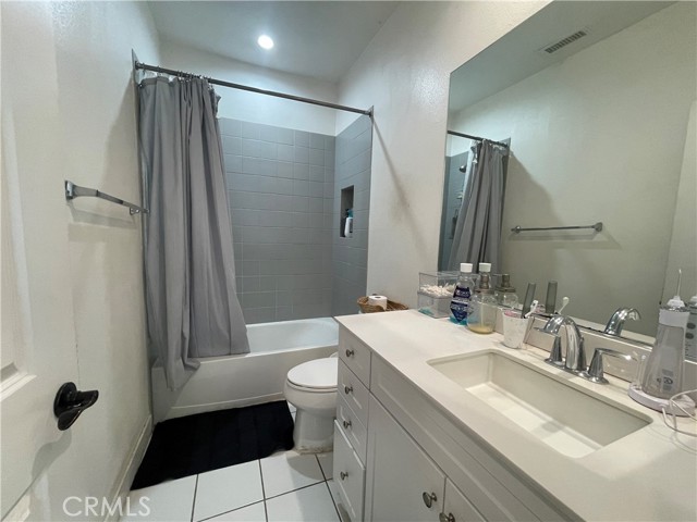 Detail Gallery Image 18 of 26 For 1410 N Harbor #1,  Santa Ana,  CA 92703 - 4 Beds | 3/1 Baths
