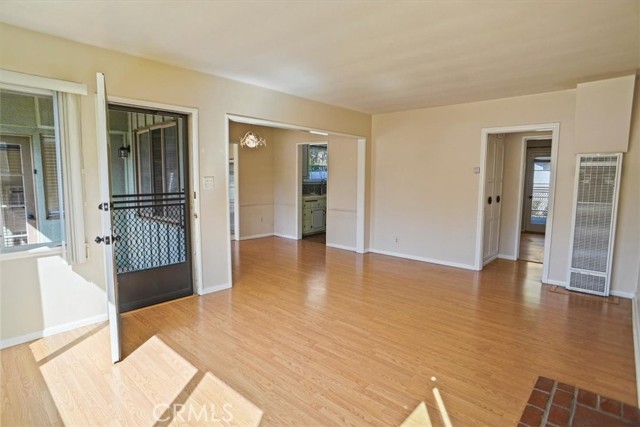 Detail Gallery Image 5 of 28 For 22573 Arriba Dr, Saugus,  CA 91350 - 4 Beds | 2 Baths