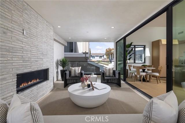Detail Gallery Image 11 of 20 For 716 .5 Orchid Ave, Corona Del Mar,  CA 92625 - 2 Beds | 2/1 Baths