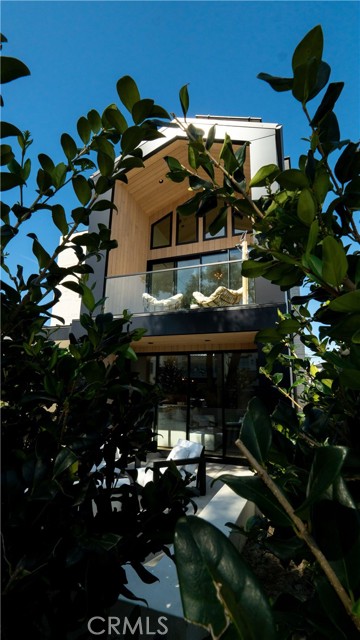 Detail Gallery Image 3 of 24 For 519 Narcissus Ave, Corona Del Mar,  CA 92625 - 3 Beds | 3 Baths