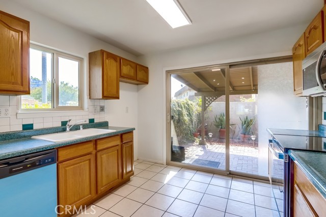 8661 Windsor Circle, La Palma CA: https://media.crmls.org/medias/ae0a57a8-0c3e-4b47-a7c9-b2e5a7cd42b4.jpg