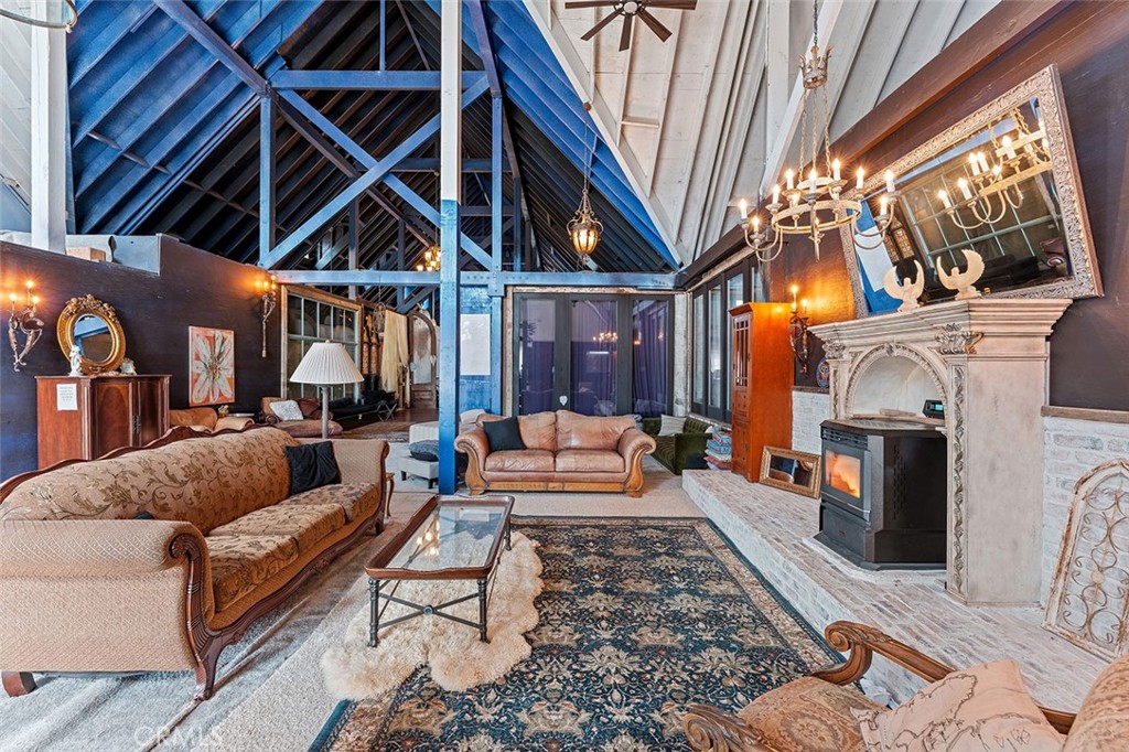 https://media.crmls.org/medias/ae0ac273-f710-4d54-87d1-f68866c4215f.jpg?preset=X-Large