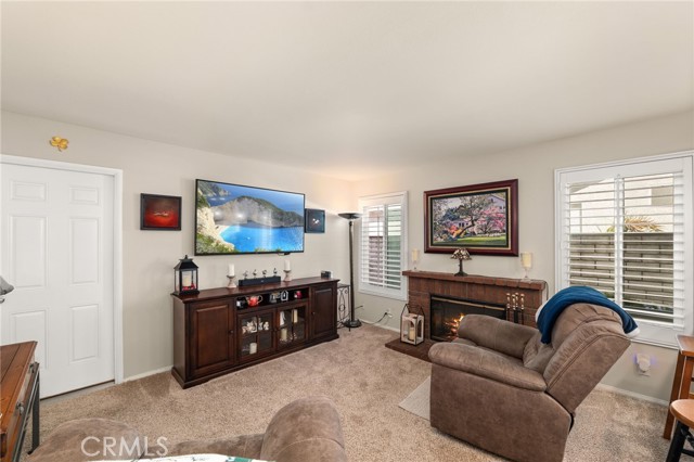 831 Arbor Cir, La Verne CA: https://media.crmls.org/medias/ae0b0314-163e-4e70-92fb-710fbf88b728.jpg