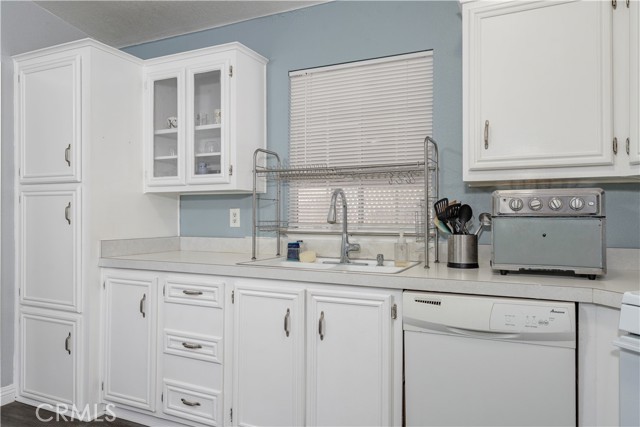 Detail Gallery Image 10 of 29 For 122 Hornbeam, Fountain Valley,  CA 92708 - 3 Beds | 2 Baths