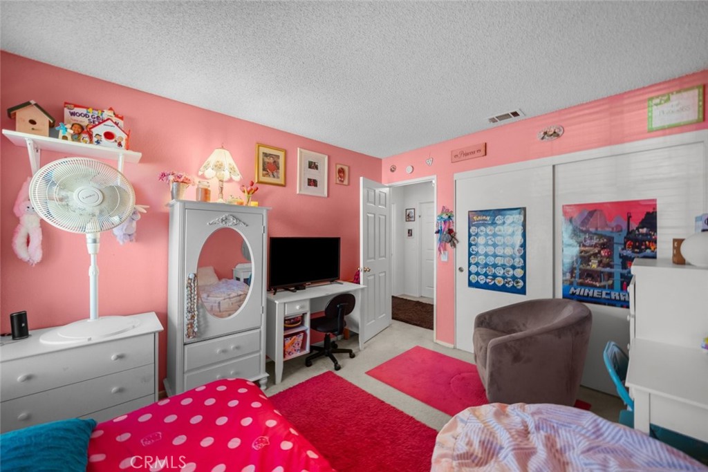 https://media.crmls.org/medias/ae0c058e-3a67-4c6a-91e3-bf3e9882ca68.jpg?preset=X-Large