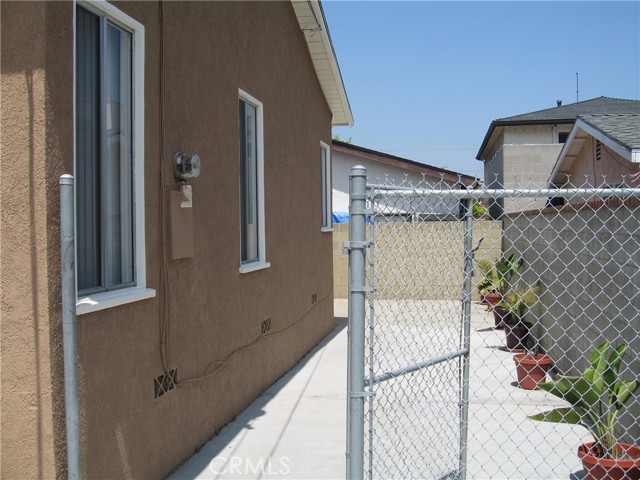 560 W Hamilton Avenue, San Pedro CA: https://media.crmls.org/medias/ae0ff782-d9c8-4d9a-ad54-56b77d8d702d.jpg