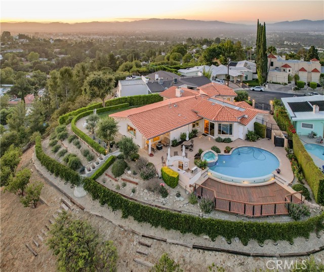 17068 Countess Place, Encino CA: https://media.crmls.org/medias/ae113e55-e7fc-4aa8-adee-3991ad0dfd64.jpg