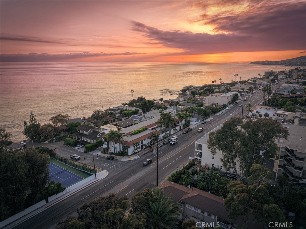 https://media.crmls.org/medias/ae115fe3-5742-4f88-b7a6-885eb2dace72.jpg?preset=X-Large