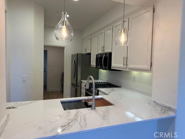 Detail Gallery Image 8 of 22 For 552 Shoal Cir, Redwood City,  CA 94065 - 2 Beds | 2/1 Baths